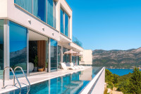 KORČULA - Luksuzna Villa s Nevjerojatnim Pogledom (360m2)