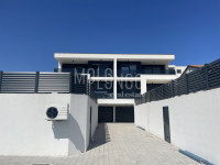 KOSTRENA, 4s+db s bazenom