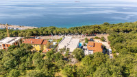 KOSTRENA, dvojna vila blizu mora
