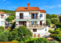 Kostrena – kuća s dvije stambene jedinice i pogledom na more