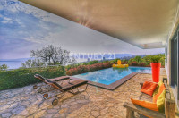 Kostrena - Luksuzna villa s bazenom i panoramskim pogledom na more!