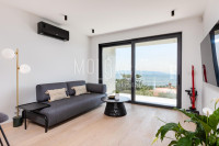 KOSTRENA, luksuzno uređen stan s dvije spavaće sobe