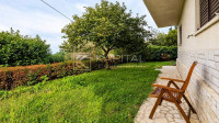 Kostrena - samostojeća kuća s 2 stana i garažom