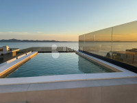 KOŽINO-ČETVOROSOBNI PENTHOUSE STAN S BAZENOM  -POGLED NA MORE