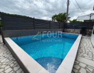 Kraljevica, Križišće, kuća u nizu s bazenom, 177m2