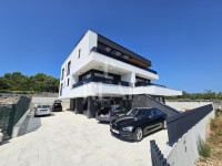 Krk, atraktivna novogradnja na odličnoj lokaciji, 3S+DB sa konobom, ba