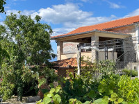 Krk, Gabonjin, autohtona kamena kuća s bazenom, 150 m2