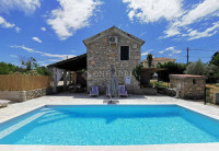 KRK KAMENA KUĆA S BALKONOM