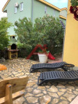 Krk, Klimno apartman sa vrtom