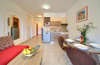 KRK KUĆA SA 6 APARTMANA BLIZU MORA