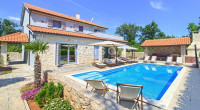 Krk, mediteranska kuća s bazenom na mirnoj lokaciji
