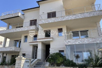 Krk, Njivice, NOVOGRADNJA, trosoban stan 80 m², parking, blizina mora