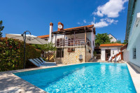 KRK, RISIKA kuća s grijanim bazenom