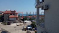 Krk, stan s pogledom na mirnoj lokaciji