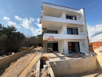Krk, Vrbnik novi apartman sa vrtom i bazenom