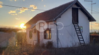 KRUŠEVICA KUĆA S POMOĆNOM ZGRADOM I DVORIŠTEM
