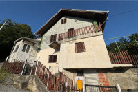 KUĆA 150m2 S TRI STANA I POMOĆNIM OBJEKTOM PARCELA 538m2, BRANOVEC