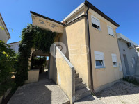 Kuća sa 2 apartmana u blizini plaže i centra - VIR, Zadarska