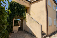 KUĆA S 2 APARTMANA-VIR-350 m OD PLAŽE