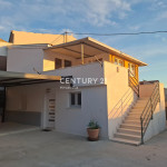 INVESTICIJA! 2 stana, 3 parkinga, blizu mora