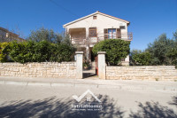 Ližnjan, kuća sa 2 stana, garaža, okućnica 996 m2, pogled na more