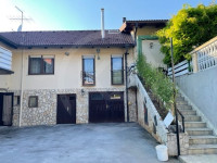 Kuća sa 2 stana i ugostiteljski objekt