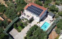 Kuća : 210 m2, 4 sobe, solar. panel, panoramski pogled na more.