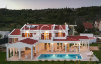 Kuća 260m2, Šestanovac - 4 SS, 4 kupaonice, grijani bazen