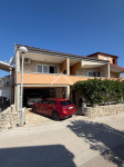Kuća sa 3 apartmana i garažom 350m do mora - Vir