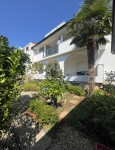 Kuća sa 3 odvojena apartmana