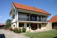 Kuća 301 m² + gospodarska zgrada 204 m² — 1 km od Stubičkih Toplica i