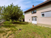 Kuća 360m2 s građevinskim zemljištem Donje Ladanje