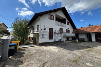 KUĆA 393m2 S DVORIŠTEM OD 213m2, GORNJE VRAPČE