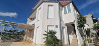KUĆA SA 4 APARTMANA, PARKING, NAMJEŠTENA, POGLED!!