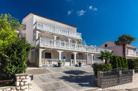 Kuća sa 6 apartmana i bazenom