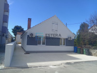 Kuća (81 m2) PRODAJA Biograd na Moru, 4 s, bazen, vrt, 400 m od mora S