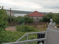 Kuća 104 m2 PRODAJA Karin Gornji, 2 apt, 150 m do mora