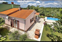 Kuća s bazenom u blizini Žminja