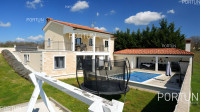 Kuća s bazenom u unutrašnjosti Istre