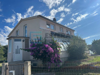 Kuća s bazenom i velikom okućnicom PRODAJA blizina Zadra