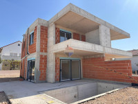 KUĆA S BAZENOM - VODICE - 850M OD PLAŽE - NOVOGRADNJA