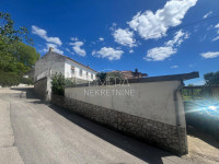 KUĆA BLIZU MORA SA POSTOJEĆIM OBJEKTOM I PROJEKTOM ZA GRADNJU
