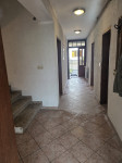 Bregana, kuća tlocrtno 260 m2 sa tri stambene jedinice na tri etaže