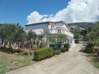 Kuća: Cesarica VILA SA 3 APARTMANA I PREKRASNIM POGLEDOM 5MIN OD PLAŽ