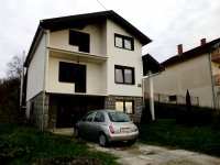 Kuća: Daruvar (Vrbovac), masivna kuća, garaža, centralno, pogled!