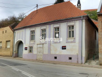 KUĆA SA DESET STAMBENIH JEDINICA I ZEMLJIŠTE 830 m² [ILOK]
