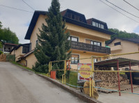 Kuća i radionica: Donje Mrzlo Polje Mrežničko, 510.00 m2 (DRAŽBA)