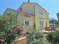 Kuća sa dva stana, Barbat