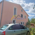 KUĆA SA DVA STANA U BLIZINI MORA NEDALEKO OD BARBANA