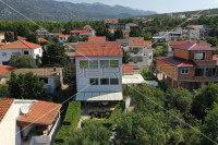 Kuća sa dva stana, pogledom na more i Velebit, 195m2, Rovanjska
